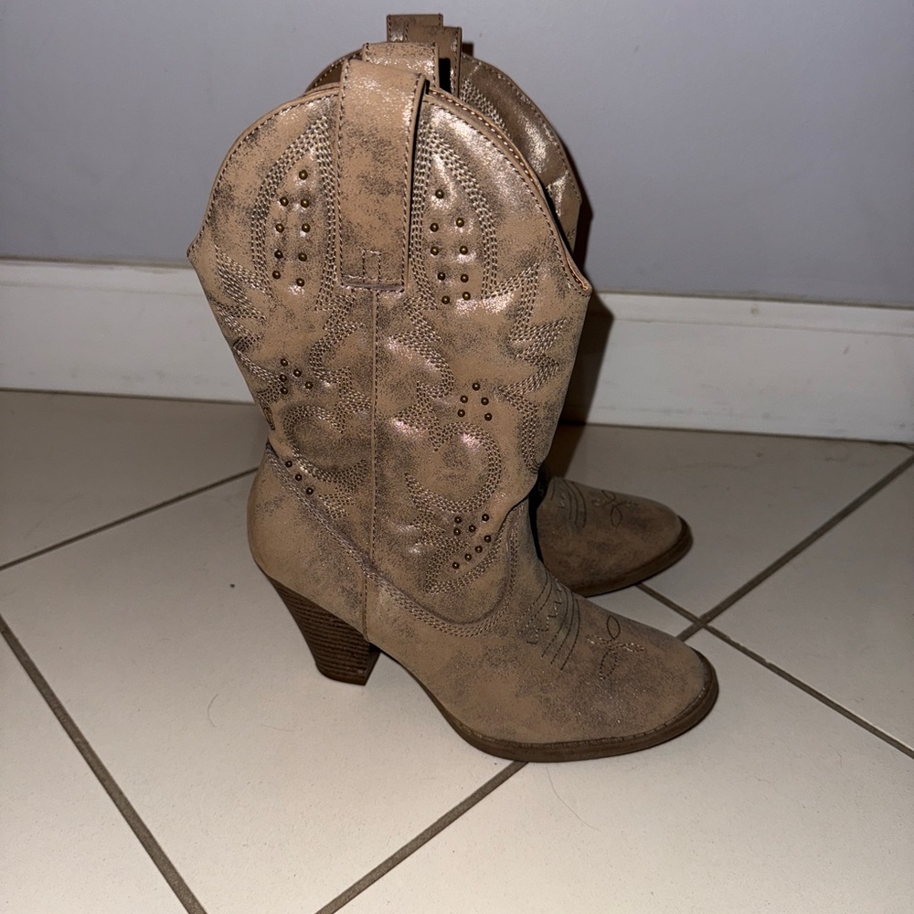 Mossimo Supply Co. Kala Bronze Studded Western Heeled Boots size 6.5